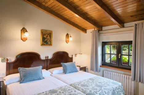 Habitacin con cuarto de bao